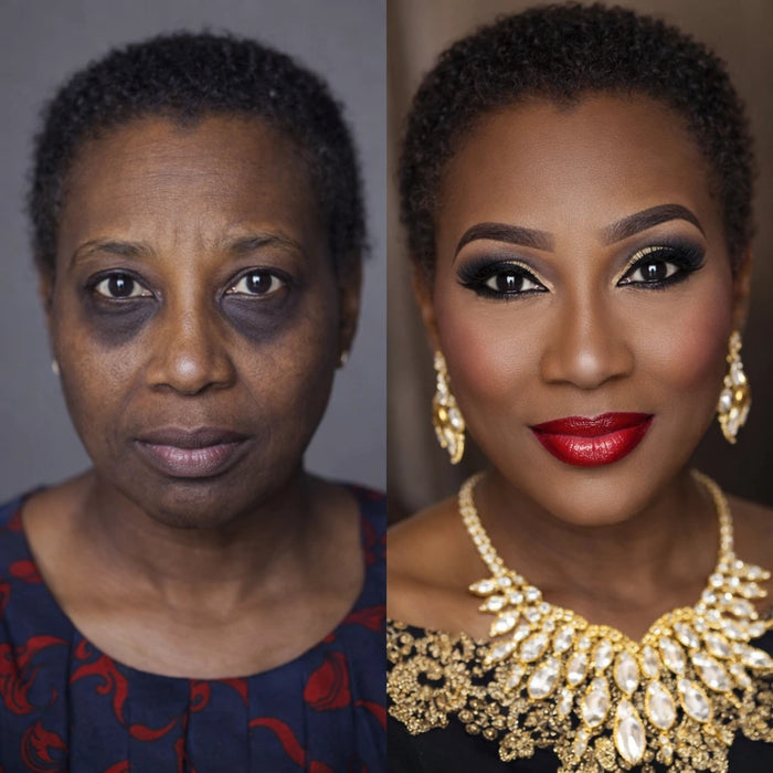 Une femme noire souriante, la cinquantaine, les ridules autour de ses yeux et sur son front visiblement plus douces et détendues